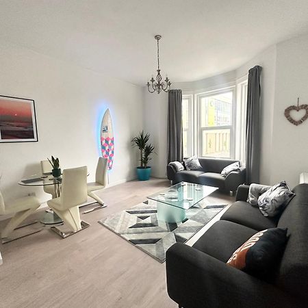 The City Surfer Apartment - By Coastline Retreats - Parking Included - Sleeps 5 - City Centre Bournemouth Dış mekan fotoğraf