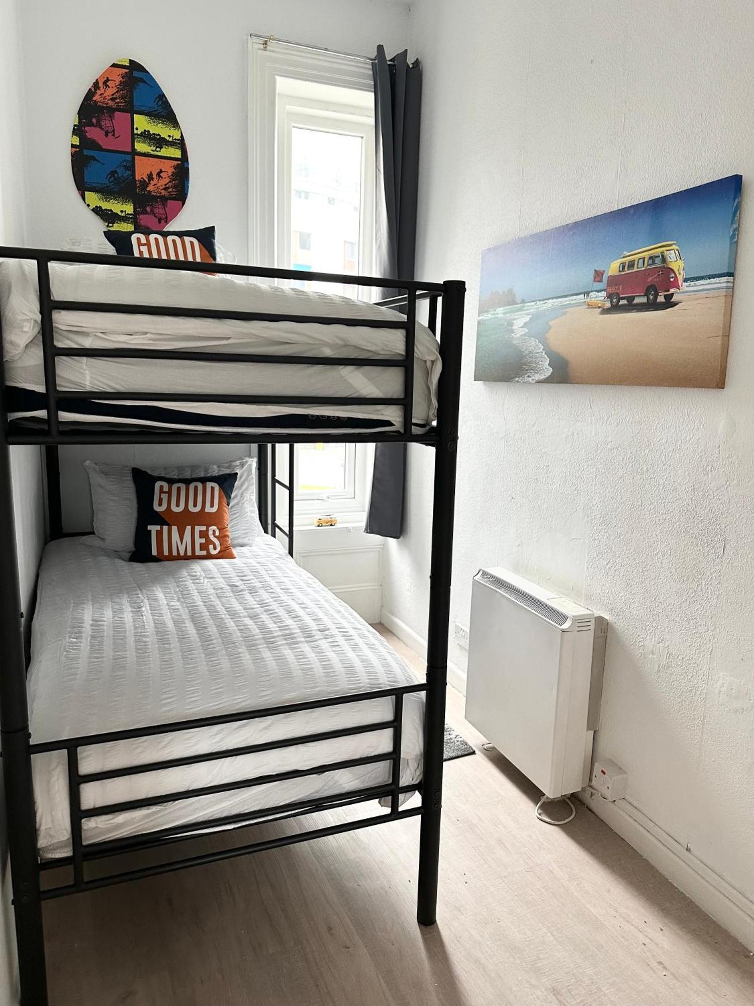 The City Surfer Apartment - By Coastline Retreats - Parking Included - Sleeps 5 - City Centre Bournemouth Dış mekan fotoğraf